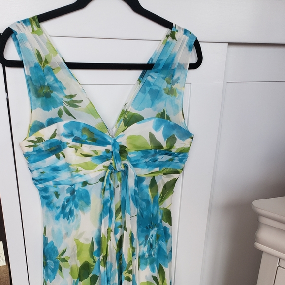 Beautiful watercolor dress, perfect for a brunch perfect or wedding on a beach - Picture 2 of 11